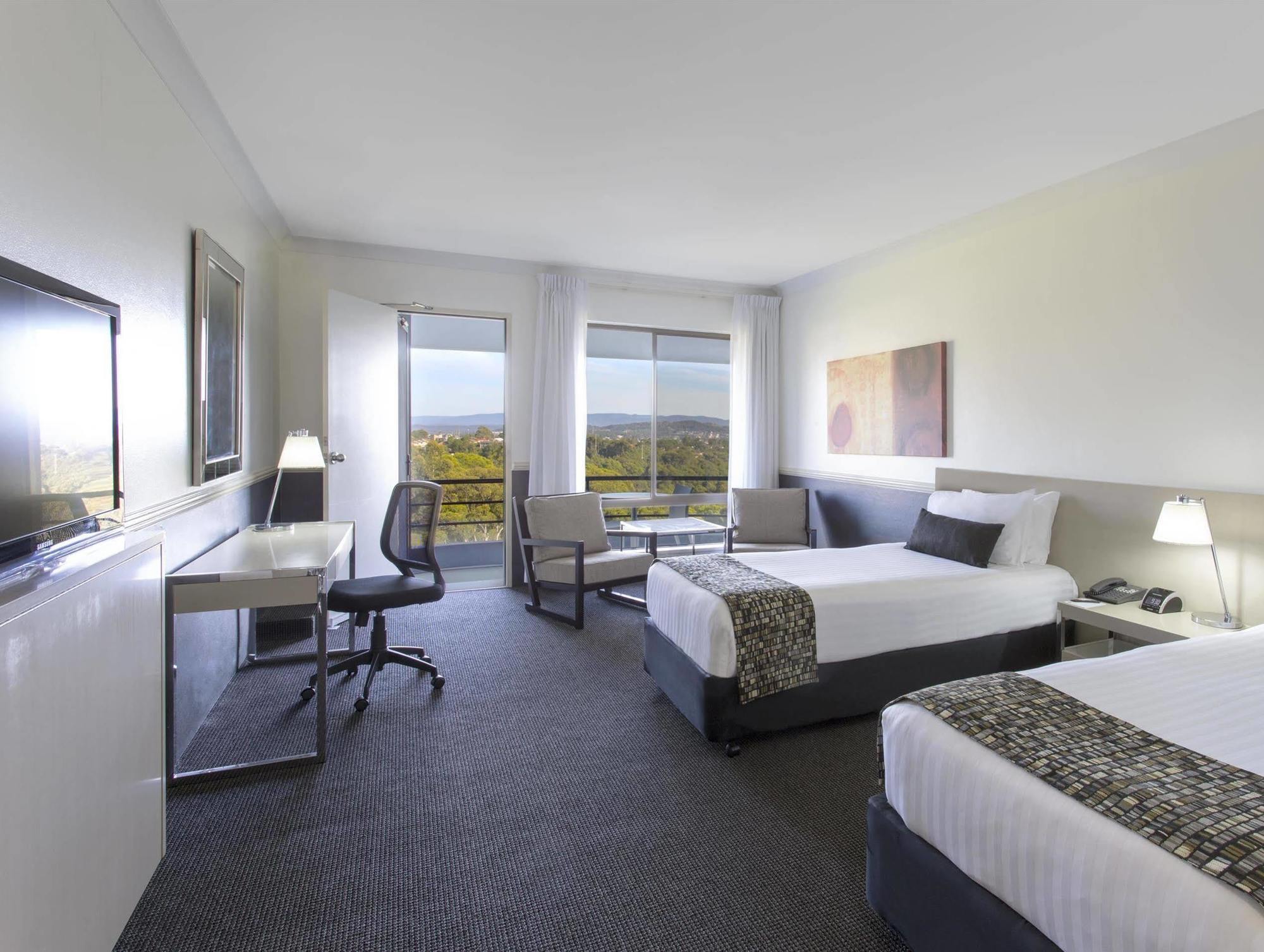 Western Apollo 4* Newcastle